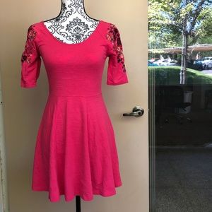 FREE PEOPLE PINK DRESS W/ FLORAL EMBROIDERY